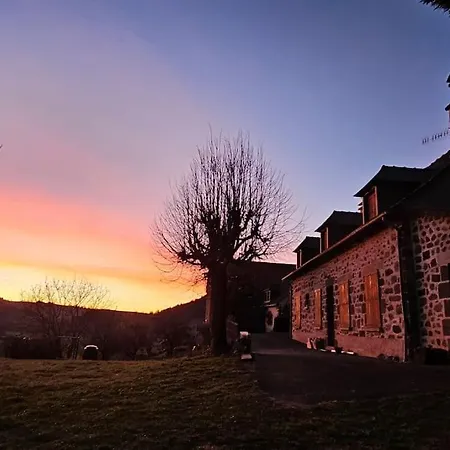 Дом отдыха L'oustal De L'adrienne E Jean , De Campagne Au Pied Des Montagnes
