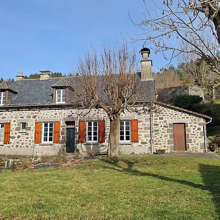 Holiday home L'oustal De L'adrienne E Jean , De Campagne Au Pied Des Montagnes Tournemire (Cantal)