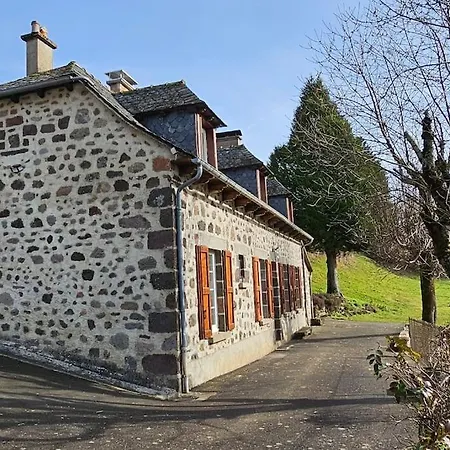 L'oustal De L'adrienne E Jean , De Campagne Au Pied Des Montagnes Holiday home Tournemire (Cantal)