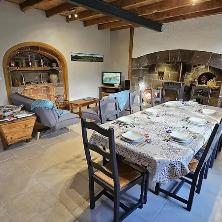 L'oustal De L'adrienne E Jean , De Campagne Au Pied Des Montagnes Holiday home *