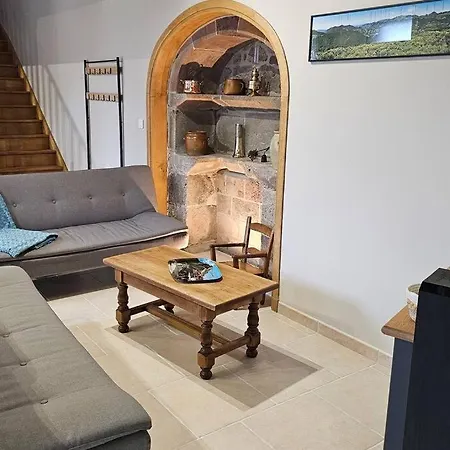 L'oustal De L'adrienne E Jean , De Campagne Au Pied Des Montagnes Holiday home Tournemire (Cantal)