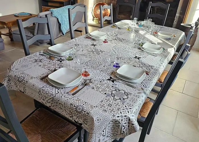 L'oustal De L'adrienne E Jean , De Campagne Au Pied Des Montagnes * Tournemire (Cantal)